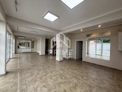 Spațiu comercial de închiriat – Zona Cetate, vitrină 12 m, 60 mp utili.