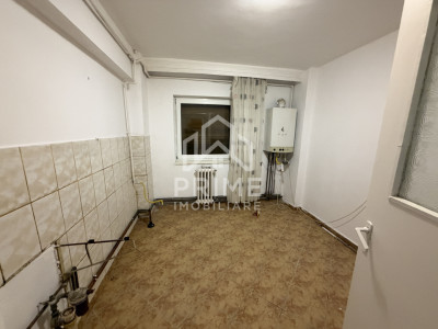 Apartament 3 camere de vânzare|Cetate | Etaj 3 | 2 băi | Balcon | Boxă-RENOVABIL