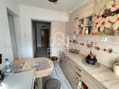 Apartament 3 camere, 60mp, zona Cugir