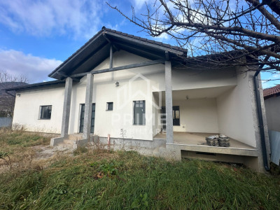 Casa Individuală 3 camere| 150 mp| zona Ampoița 